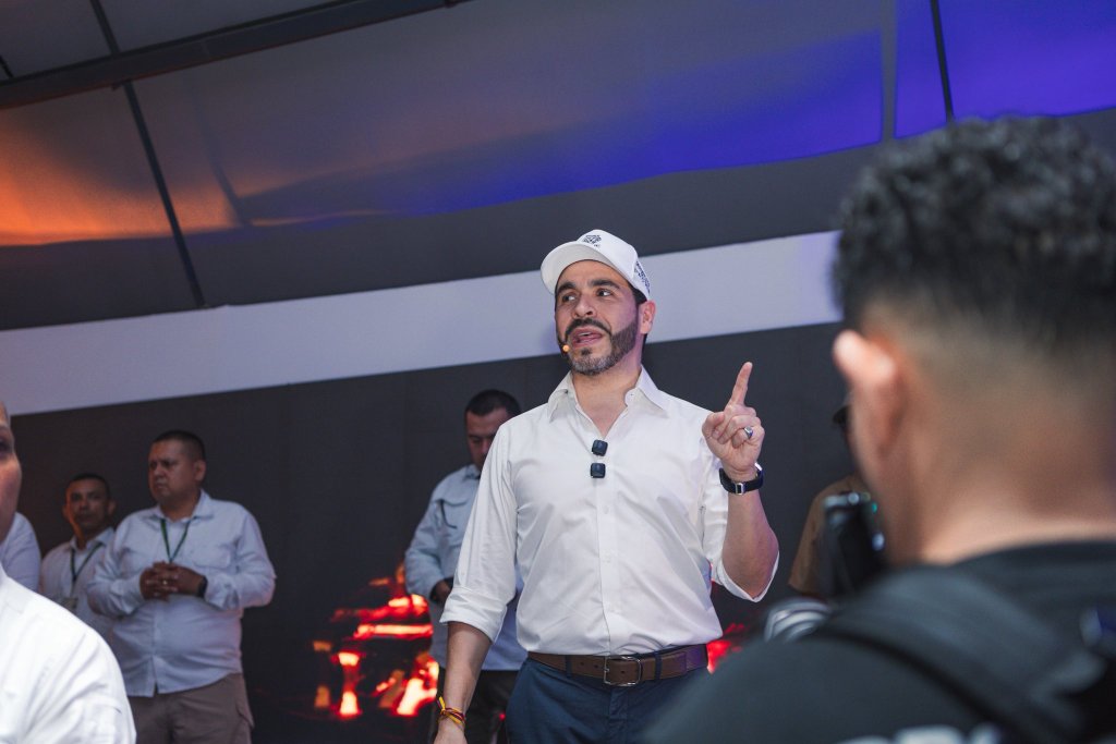 VIDEO: De la Espriella, el abogado millonario que aspira a gobernar Colombia