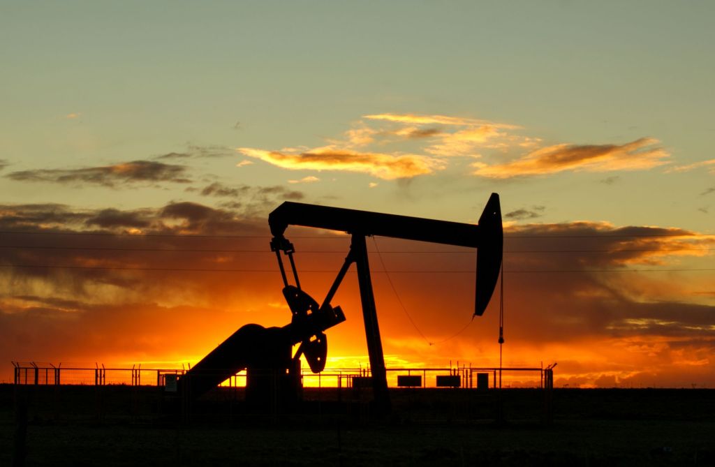 El petróleo caro está cavando su propia&nbsp;tumba
